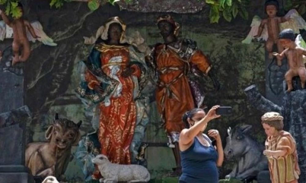 Ο Μαύρος Ιησούς του καμένου Αμαζονίου σε φάτνη στην Βραζιλία